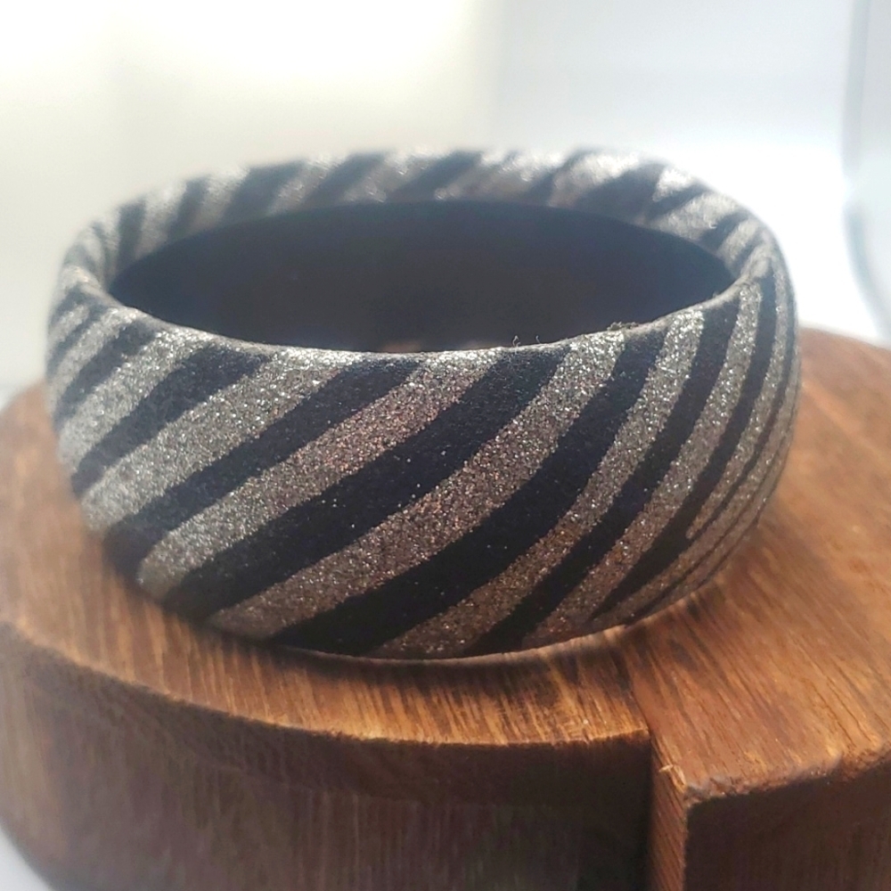 B2338 sparkle‎ and swirl zebra bracelet bangle